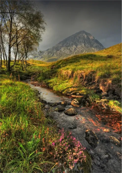 Framed Print : The scenically beautiful mountainous area of Etive mor in the Western highlands of Scotland Framed Print : The scenically beautiful mountainous area of Etive mor in the Western highlands of Scotland