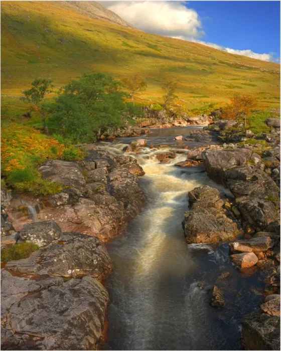 Framed Print : The scenically beautiful mountainous area of Etive mor in the Western highlands of Scotland