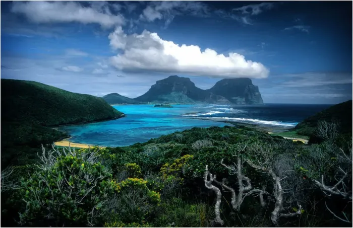 Framed Print : Scenically beautiful and a world heritage designated location, Lord Howe Island lies between the South Pacific ocean and the Tasman sea off the coast of New South Wales, Australia