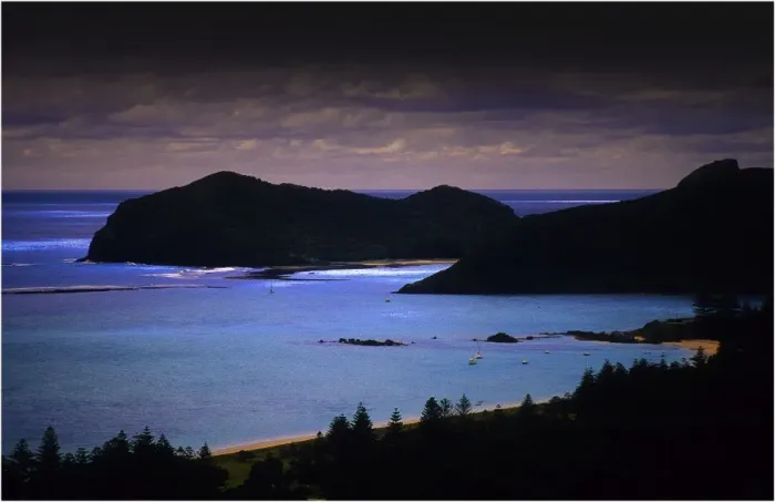 Framed Print : Scenically beautiful and a world heritage designated location, Lord Howe Island lies between the South Pacific ocean and the Tasman sea off the coast of New South Wales, Australia
