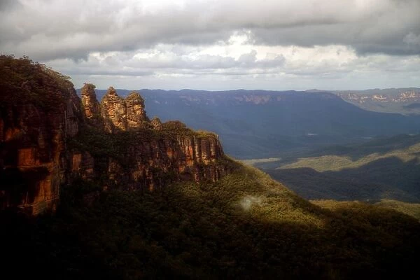 Three Sisters Blue Mountains clouds and rain