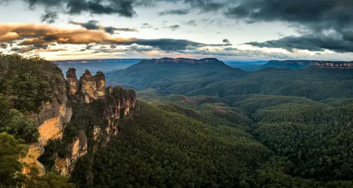Framed Print : Three Sisters in New South Wales Blue Mountains