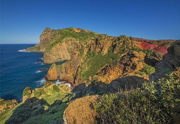 The spectacular cliffs of Phillip Island