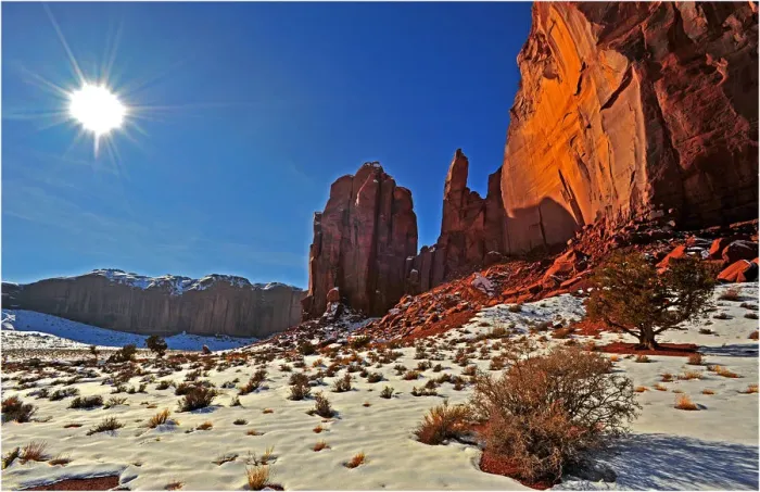 Framed Print : Starburst in monument Valley, Arizona, Western united States of America
