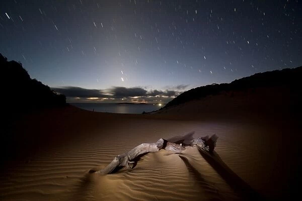 Starry night. Massive sandblow in Cooloolah National Park, Australia