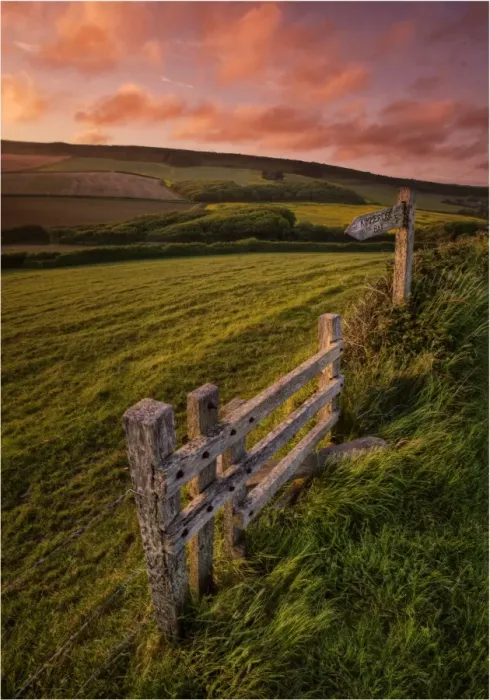 Framed Print : The Stile to Kimmeridge Bay walking track, Dorset, England, United Kingdom