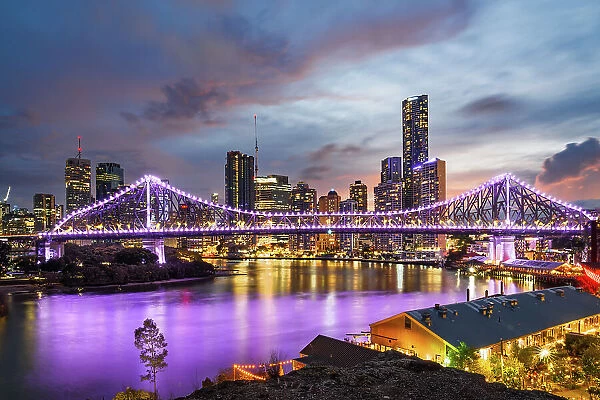 Story bridge and skyline at sunset, Brisbane, Australia