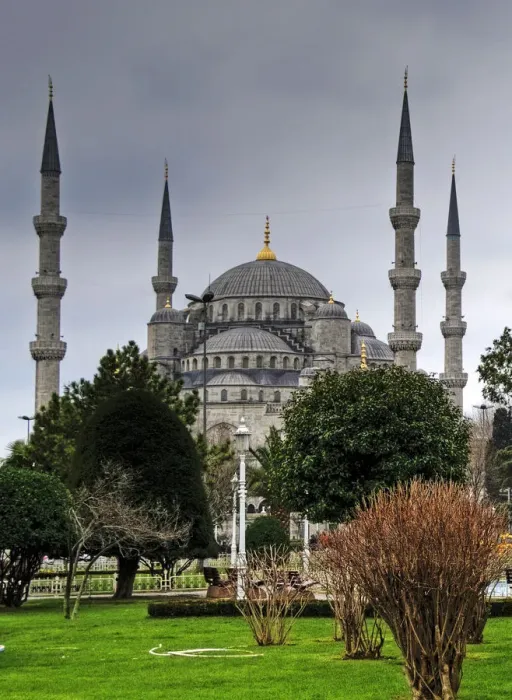 Framed Print : Sultan Ahmed Mosque in Istanbul on cloudy day