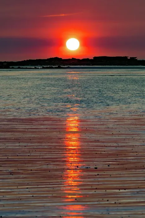 Framed Print : Sun setting over the Indian Ocean photographed from Cable Beach, Broome, Western Australia, Australia Framed Print : Sun setting over the Indian Ocean photographed from Cable Beach, Broome, Western Australia, Australia