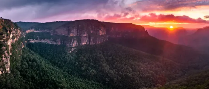 Framed Print : Sunrise at Grose Valley in Blue Mountains, New South Wales Framed Print : Sunrise at Grose Valley in Blue Mountains, New South Wales