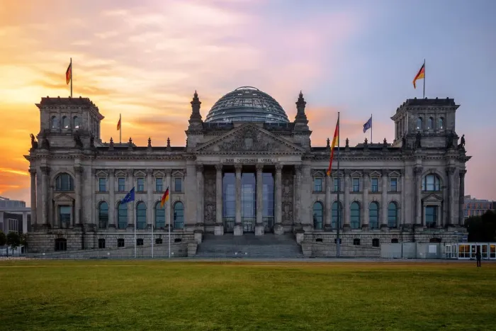 Framed Print : Sunrise with the Reichstag Building, Berlin, Germany Framed Print : Sunrise with the Reichstag Building, Berlin, Germany