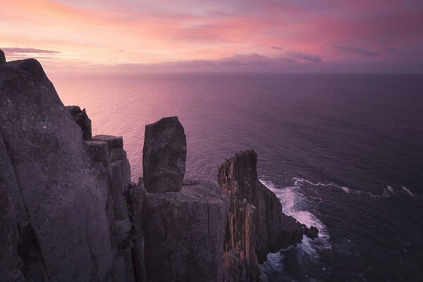 Sunrise over the sea cliffs of Cape Raoul, Tasmania National Park, Tasmania, Australia