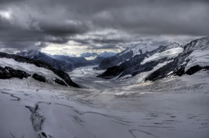 Framed Print : Upper snows of the Jungfraufirn near Jungfraujoch