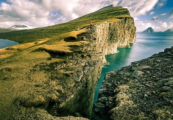 VAagar Cliffs