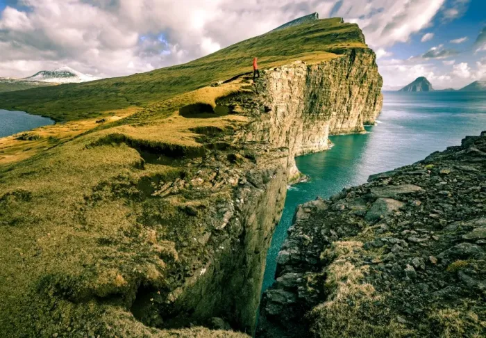 Framed Print : VAagar Cliffs