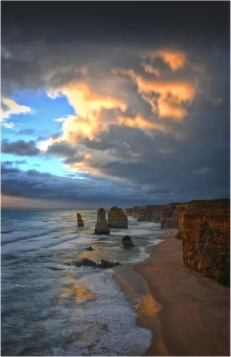 Framed Print : View to the 12 apostles on the Shipwreck coastline near Port Campbell, Victoria