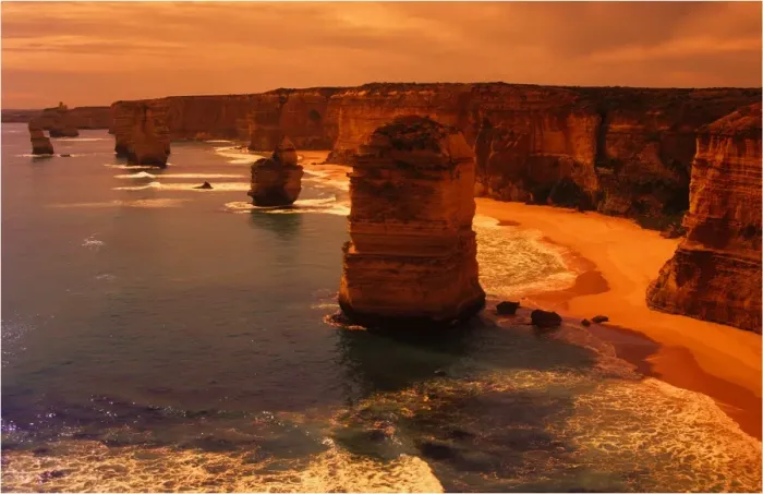 Framed Print : View to the 12 apostles on the Shipwreck coastline near Port Campbell, Victoria