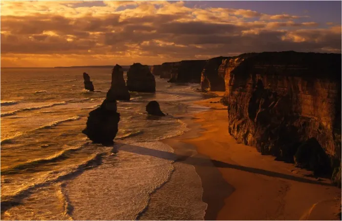 Framed Print : View to the 12 apostles on the Shipwreck coastline near Port Campbell, Victoria Framed Print : View to the 12 apostles on the Shipwreck coastline near Port Campbell, Victoria