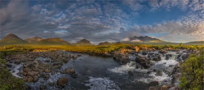 Framed Print : view to the Cuillins, a dramatic mountain range on the Isle of Skye, Inner Hebrides, Scotland