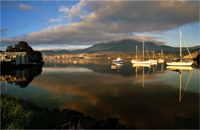 Framed Print : View on the Derwent Estuary, Hobart, southern Tasmania
