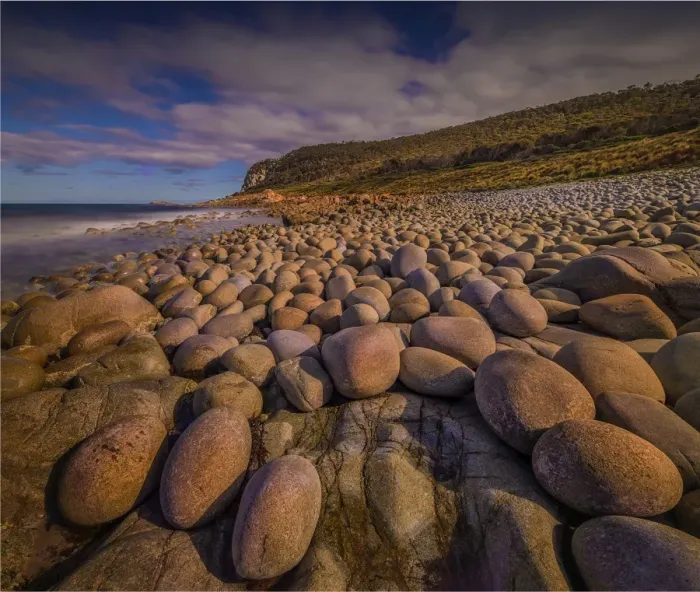 Framed Print : A view of Egg beach on the west coastline of Flinders Island, Bass Strait, Tasmania, Australia