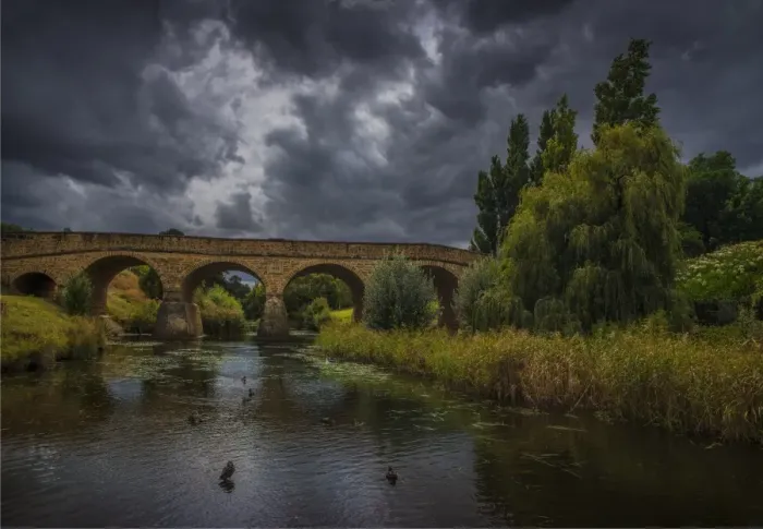 Framed Print : A view to the historic convict built bridge at Richmond in southern Tasmania, Australia