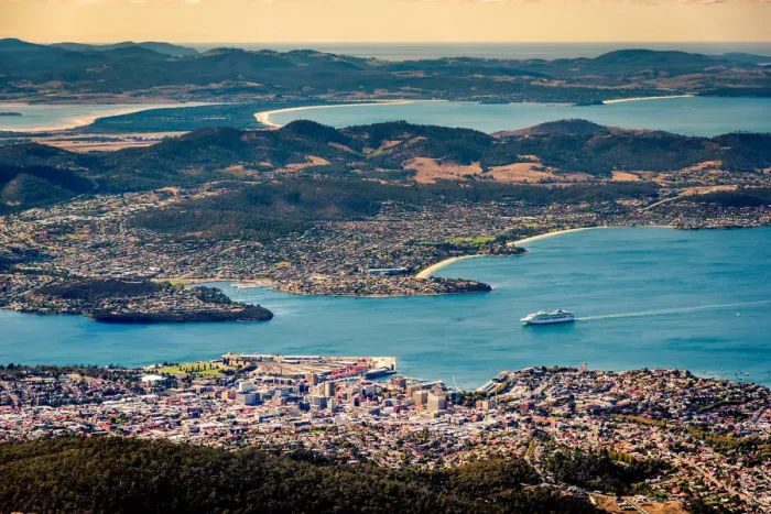 Framed Print : View of Hobart from the top of mt Wellington, Tasmania Framed Print : View of Hobart from the top of mt Wellington, Tasmania