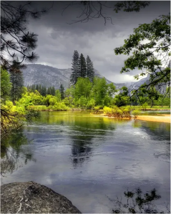 Framed Print : A view of the Merced River in Yosemite national Park, California, USA Framed Print : A view of the Merced River in Yosemite national Park, California, USA