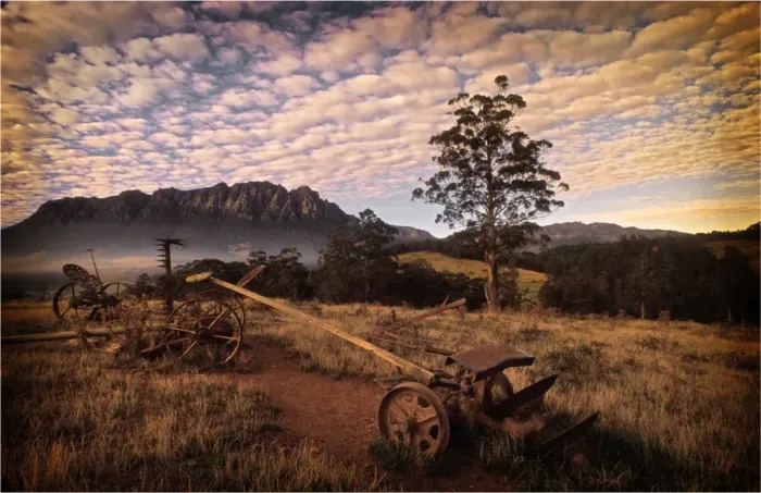 Framed Print : A view to mount Roland near the rural town of Sheffield, in central Tasmania Framed Print : A view to mount Roland near the rural town of Sheffield, in central Tasmania