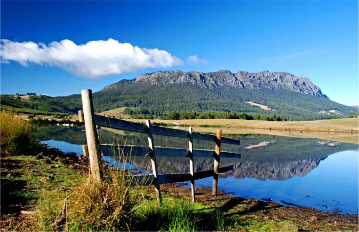 Framed Print : A view to mount Roland near the rural town of Sheffield, in central Tasmania