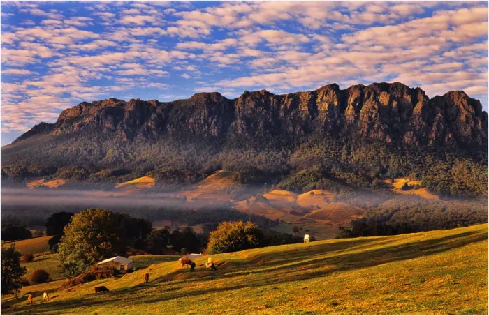 Framed Print : A view to mount Roland near the rural town of Sheffield, in central Tasmania Framed Print : A view to mount Roland near the rural town of Sheffield, in central Tasmania