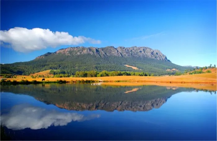 Framed Print : A view to mount Roland near the rural town of Sheffield, in central Tasmania Framed Print : A view to mount Roland near the rural town of Sheffield, in central Tasmania