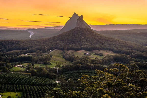View of mt Coonowin and mt Beerwah from the top of mt Ngungun