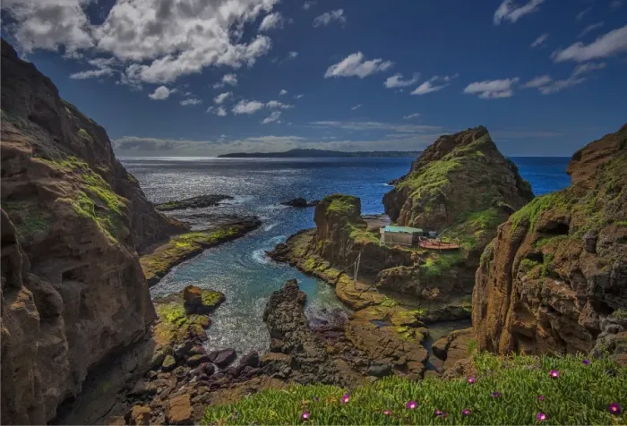 Framed Print : A view towards Norfolk Island from high on the clifftop track on Phillip Island