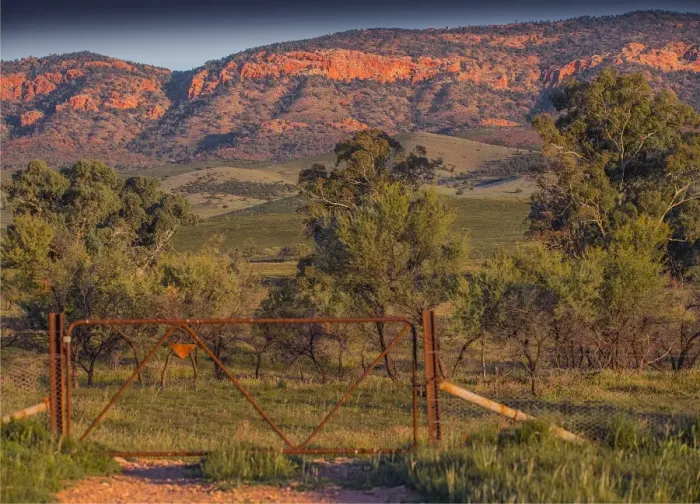 Framed Print : A view of the southern Flinders Ranges National Park near Wilpena, in South Australia