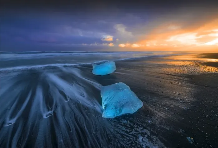 Framed Print : Winter at Jokulsarlon beach in southern Iceland Framed Print : Winter at Jokulsarlon beach in southern Iceland