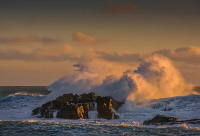 Framed Print : Winter storms lash the coastline at Arnarstapi, Snaefellness, Iceland