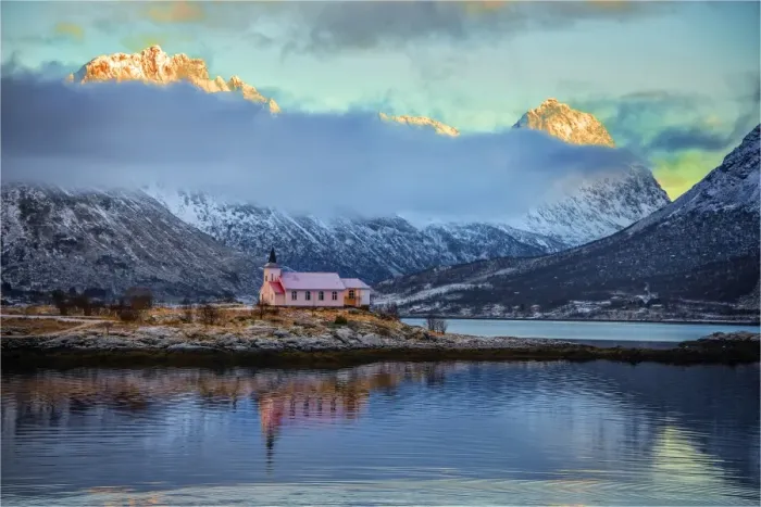 Framed Print : The Winter Wonderland of the Lofoten Peninsular, Arctic circle, Norway Framed Print : The Winter Wonderland of the Lofoten Peninsular, Arctic circle, Norway