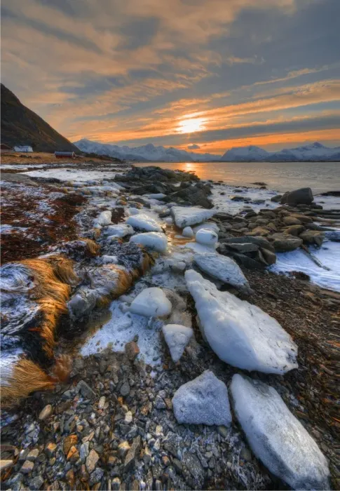 Framed Print : The Winter Wonderland of the Lofoten Peninsular, Arctic circle, Norway Framed Print : The Winter Wonderland of the Lofoten Peninsular, Arctic circle, Norway