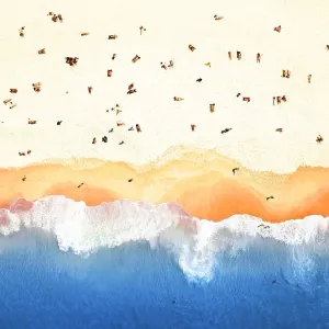 Vue aérienne d'une plage sableuse en Australie.