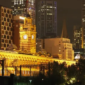 Australia, Melbourne, Flinders Street Station, illuminated, night Australia, Melbourne, Flinders Street Station, illuminated, night
