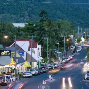 Australia, Queensland, Airlie Beach, Traffic on road