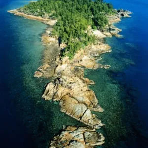 Australia, Queensland, Whitsunday Islands, forested island, aerial view