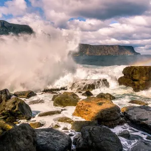 Big waves at Tunnel Bay, Tasman Peninsula, Tasmania Big waves at Tunnel Bay, Tasman Peninsula, Tasmania