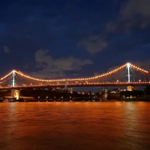 Brisbanes story bridge illuminated at dusk