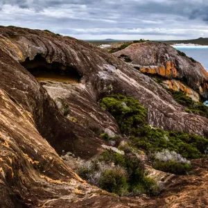 Cliffs near Lucky Bay in Cape Le Grand National Park Cliffs near Lucky Bay in Cape Le Grand National Park