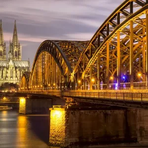 Kölner Dom mit Hohenzollernbrücke