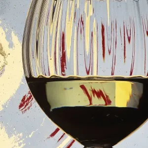 Vaso de vino abstracto colorido.