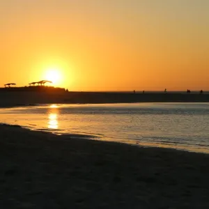 La Gloire du Coucher de Soleil de la Baie Coralline. La Gloire du Coucher de Soleil de la Baie Coralline.