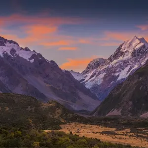 Dawn View to mount Cook, south Island of New Zealand Dawn View to mount Cook, south Island of New Zealand